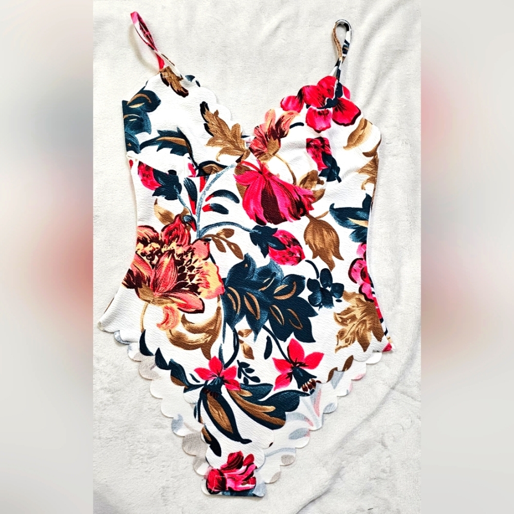 SHEIN Floral Print Scallop Trim Cami Top Size M